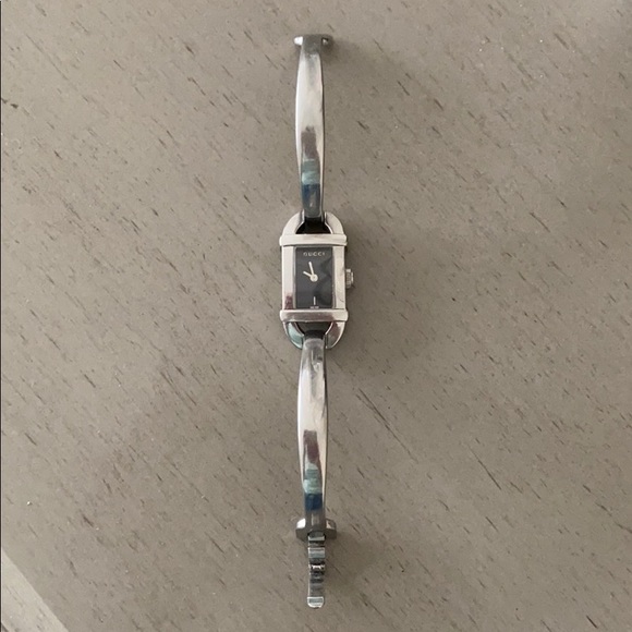 Ladie’s Rectangular Gucci Timepiece 6800L - Picture 3 of 7